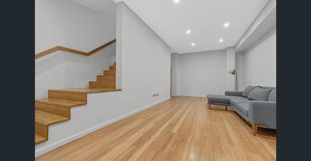 LUXURIOUS 4-LEVEL FAMILY HOME IN PRIME LOCATION - Photo 1