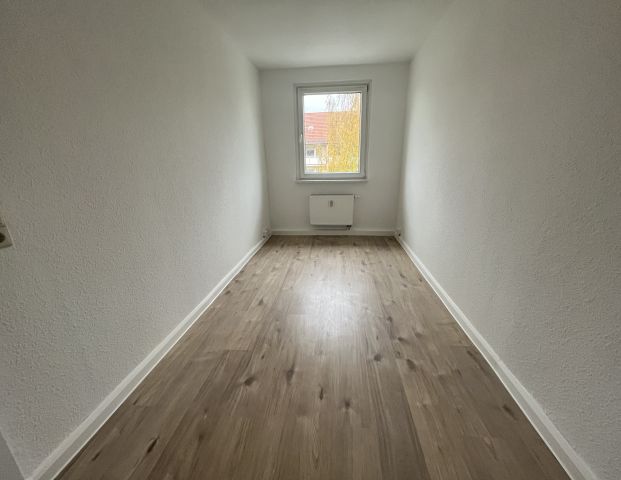 Frisch saniert in bester Lage – Stilvolle Wohnung mit Balkon - Photo 1