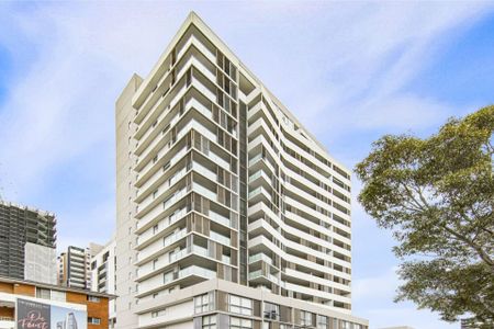 LOCATION! 2 BEDROOM APARTMENT - Photo 2