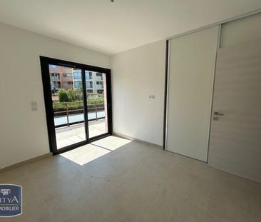 Location Appartement 4 pièces 93m² ST RAPHAEL 83700 - Photo 2