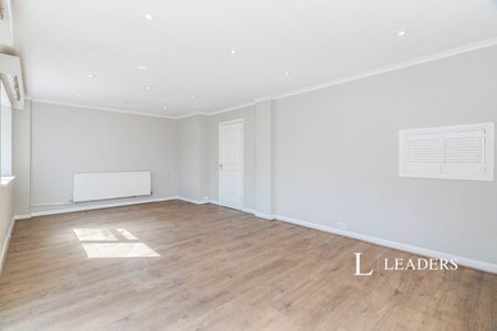 3 bedroom apartment to rent Camberley Court , Sutton - Photo 4