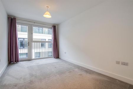 2 bedroom flat to rent - Photo 2