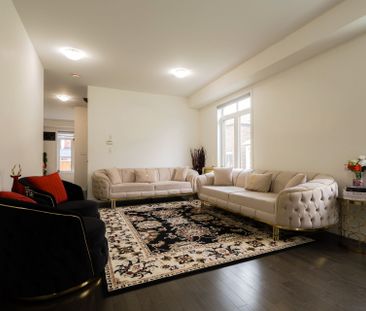 For Lease - 2300 Grainger Loop, Innisfil, Ontario - Photo 1