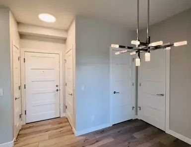 Greenwich 2 Bed | Near WinSport & U of C | A/C + $500 Rent Credit | Calgary - Photo 1