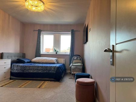 2 bedroom penthouse to rent - Photo 2