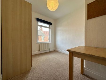 3 bed upper flat to rent in NE31 - Photo 4