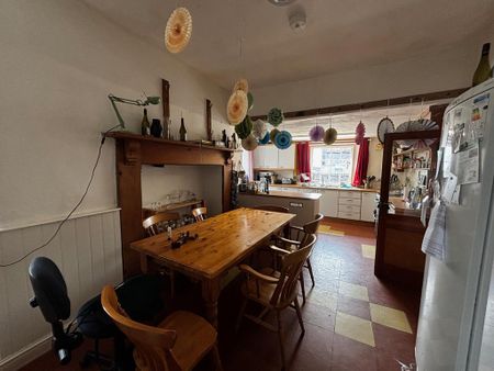 7 bedroom detached house to rent - Photo 2