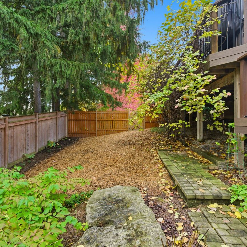 For Lease - 11 Mays Crescent, Hamilton, Ontario - Photo 1