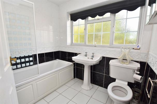 3 bedroom terraced house to rent - Photo 1