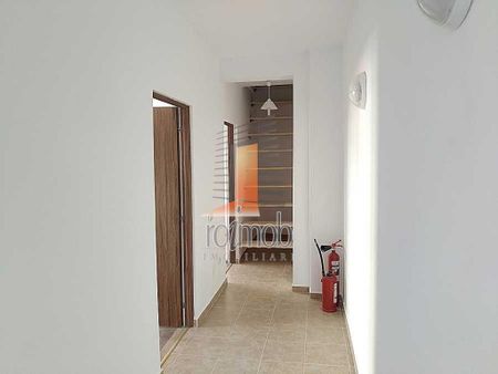 Piata Alba Iulia, vila P+1, 3 camere spatioase, curte 100 mp - Fotografie 4