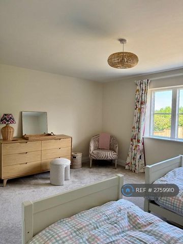 5 bedroom semi-detached house to rent - Photo 4