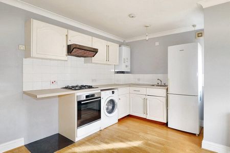 Beauchamp Road, East Molesey - Photo 2