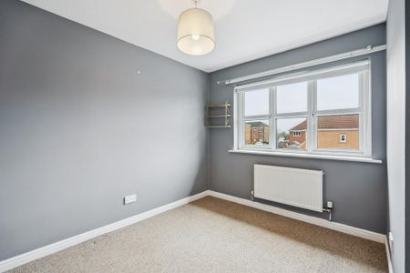 3 bedroom semi-detached villa to rent - Photo 3