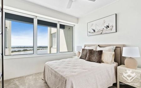 Prestige Waterfront Apartment with Ocean Views $980/wk - Photo 5