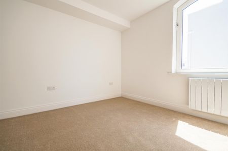 A 2 Bedroom Flat in Central Cheltenham GL52 2NE - Photo 5