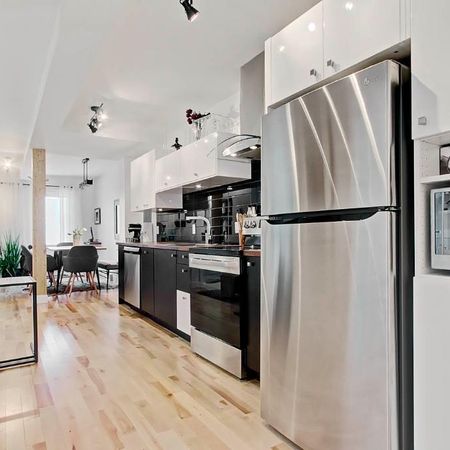 Superbe 3.5 + coin bureau-semi-meublé-Terrasse20x10-Centre-Ville+végétation - Photo 3