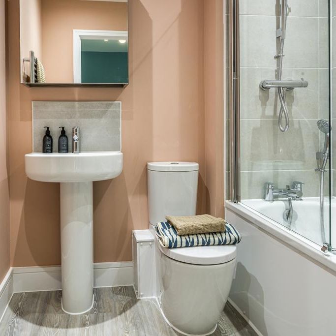 4 bedroom semi-detached house to rent - Photo 1