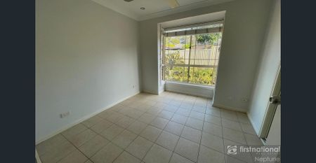 Bright & Fresh Three Bedroom Villa in Sought After Girraween School Catchment - Photo 4