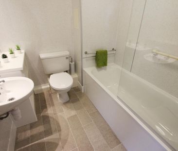 3 bedroom flat to rent - Photo 6