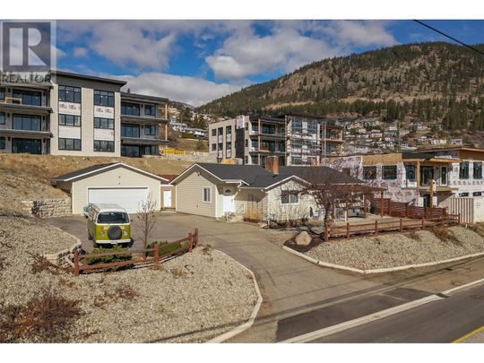 Upper suite in Peaceful Peachland! - Photo 1