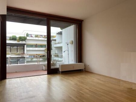 Nussdorf, ruhige + sonnige Wohnung mit 8m² Balkon, Schwimmbad 27°C, Sauna, Gemeinschaftsgarten, 2 Gehminuten zur Straßenbahn - Photo 2