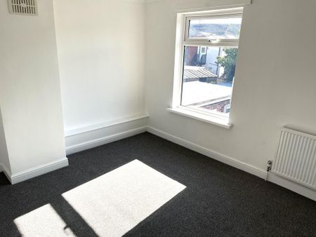 2 bedroom end of terrace house to rent - Photo 4