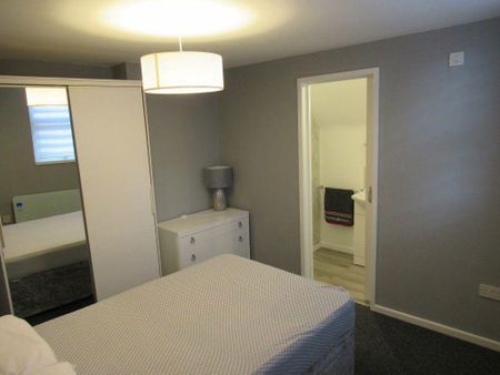 3 bedroom flat to rent - Photo 5