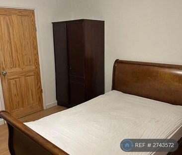 1 bedroom in a house share to rent - Photo 3