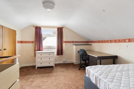 4 bedroom semi-detached house to rent - Photo 4