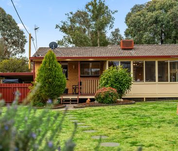 10 Chuculba Crescent, Giralang ACT 2617 - House For Rent | Domain - Photo 1