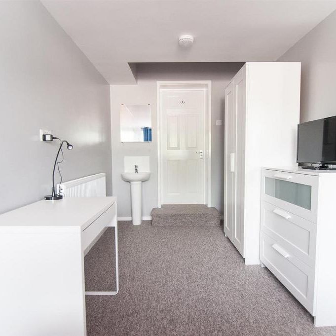 1 bedroom in a house share to rent - Photo 1