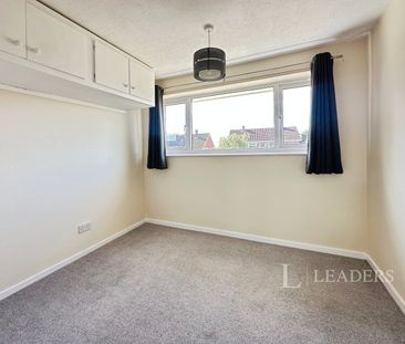 3 bedroom semi-detached to rent Grange Avenue, Kenilworth, CV8 - Photo 2