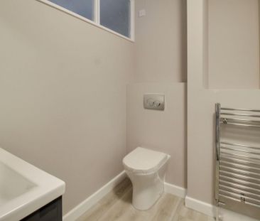 3 bedroom end of terrace house to rent - Photo 4