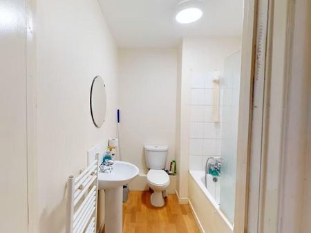 4 bedroom house of multiple occupation to rent - Photo 2