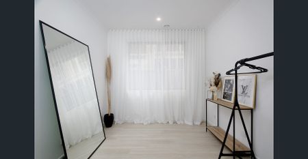 - DESIGNER LIVING - - Photo 5