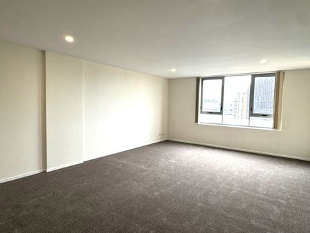 2 BEDROOM APARTMENT WITH HARBOUR VIEWS! - Photo 5