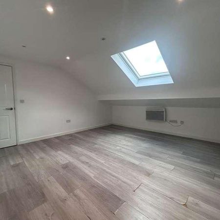 The Broadway, Thatcham, RG19 - Photo 3