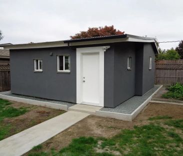 Coach House for Rent in Central Surrey — 1 Bedroom Other - Photo 1