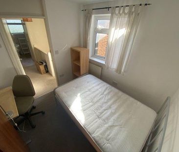 4 bedroom flat to rent - Photo 4