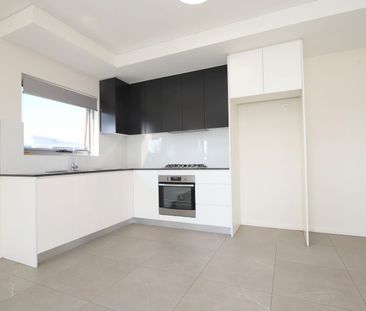 Top Floor Apartment - Photo 2