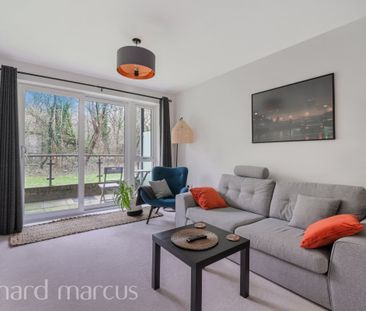 Woodcote Side, EPSOM - Photo 3