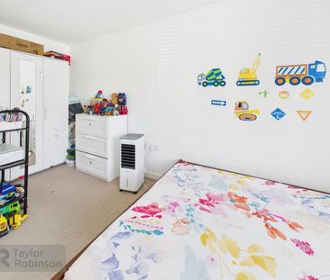 2 bedroom ground floor flat to rent - Photo 4