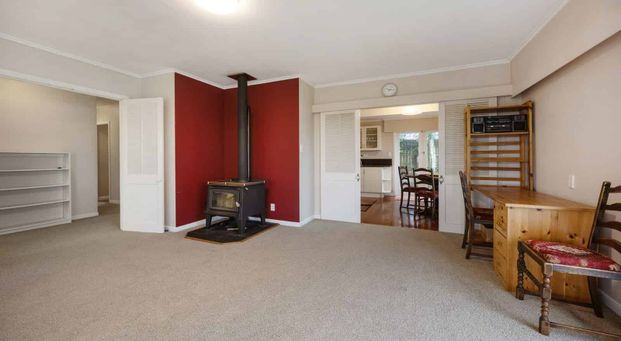 Spacious Family Home in Northcote College Zone – Pets Welcome - Photo 1