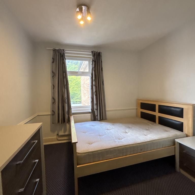 1 bedroom in a house share to rent - Photo 1