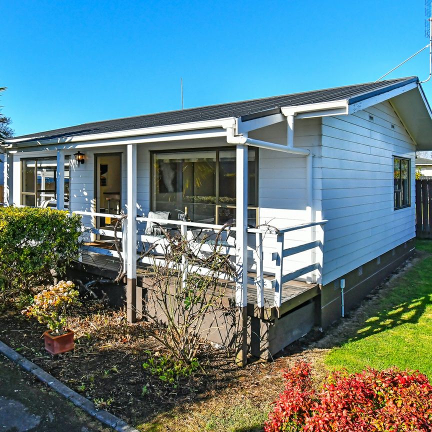 Standalone 2-bedroom home in Opaheke - Photo 1
