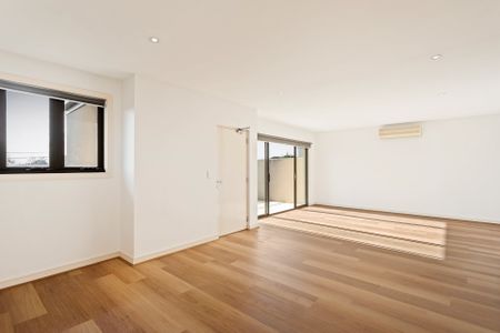 Three Bedroom Penthouse Apartment - Photo 3