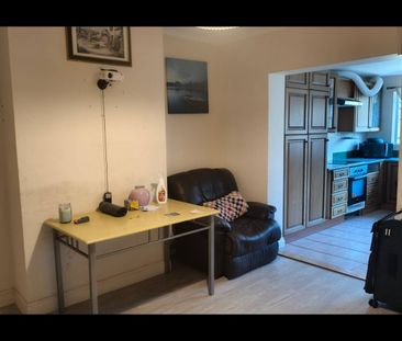 Room in a Shared House, Burgess Road, SO16 - Photo 1