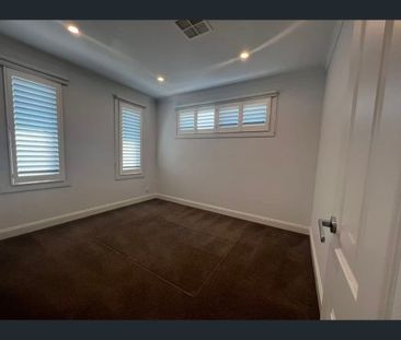 2/10 Havelock Court, Doncaster East, Vic 3109 - Photo 1