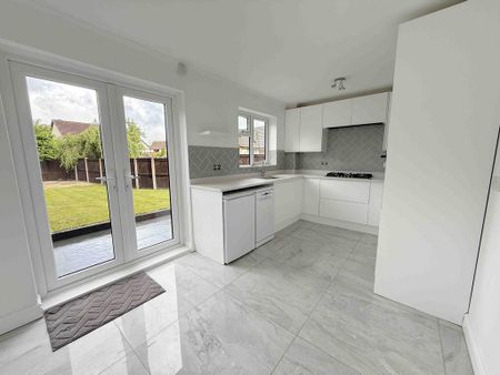 3 bedroom semi-detached house to rent - Photo 5