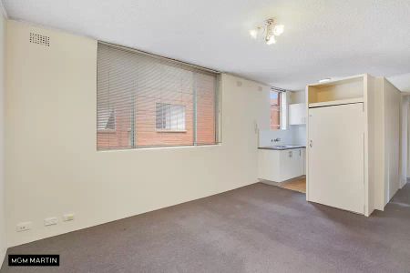 MGM MARTIN - SPACIOUS 1-BEDROOM APARTMENT IN PRIME LOCATION - Photo 3